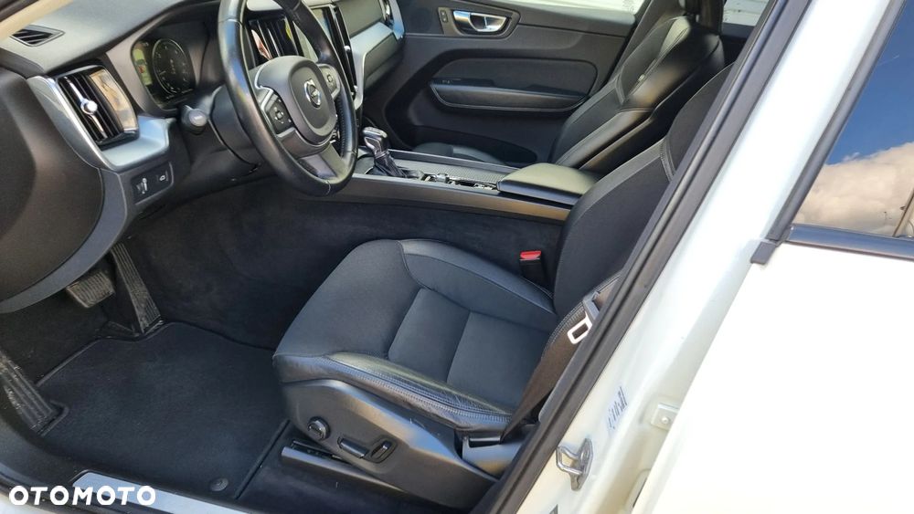 Volvo XC 60 D4 Geartronic Momentum Pro - 20