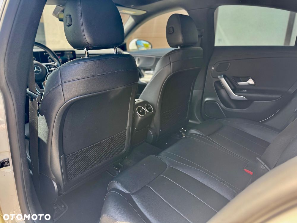 Mercedes-Benz CLA 200 7G-DCT Progressive - 14