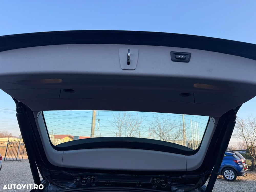 BMW Seria 3 320d Touring Aut. Blue Performance Sport Line - 37