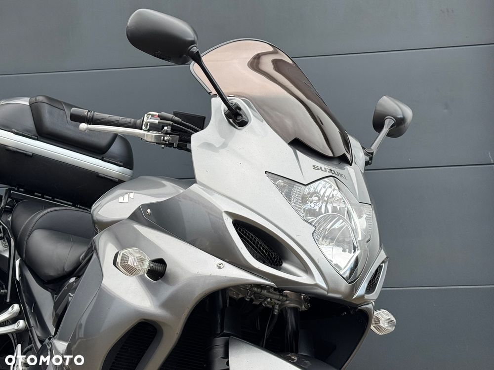Suzuki GSX - 2