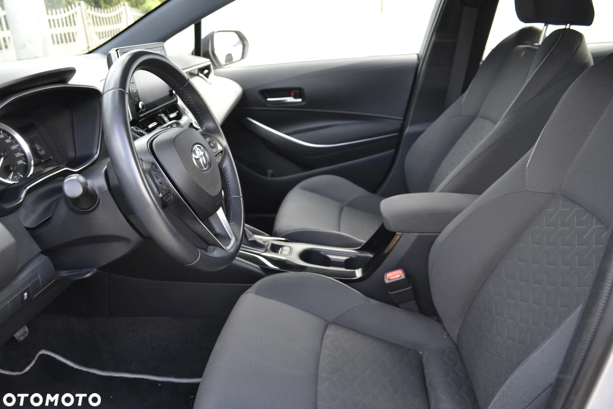 Toyota Corolla 1.8 Hybrid Comfort - 23