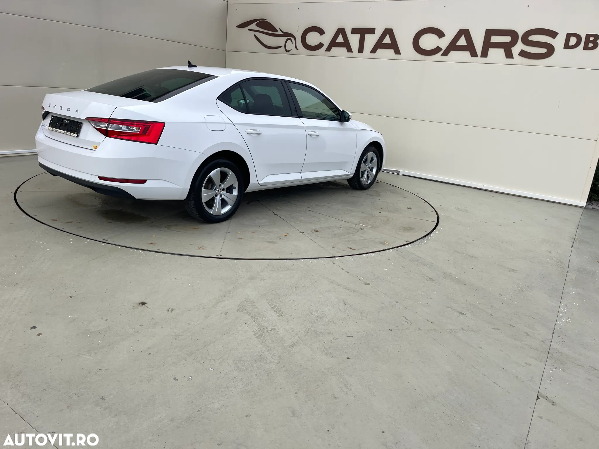 Skoda Superb 2.0 TDI DSG Ambition - 15