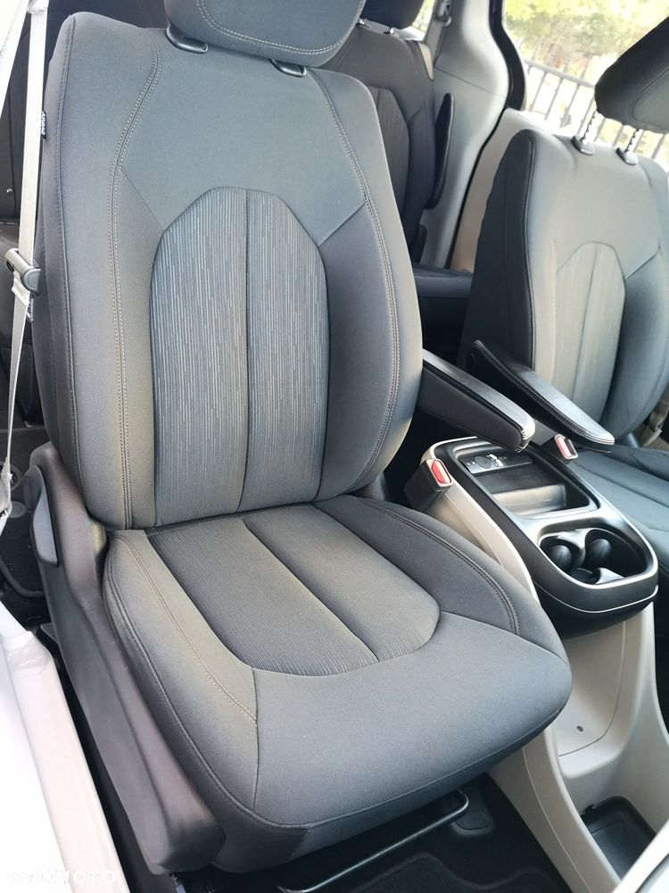 Chrysler Pacifica - 27
