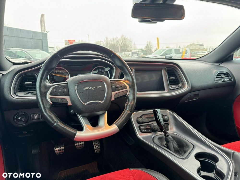 Dodge Challenger - 11