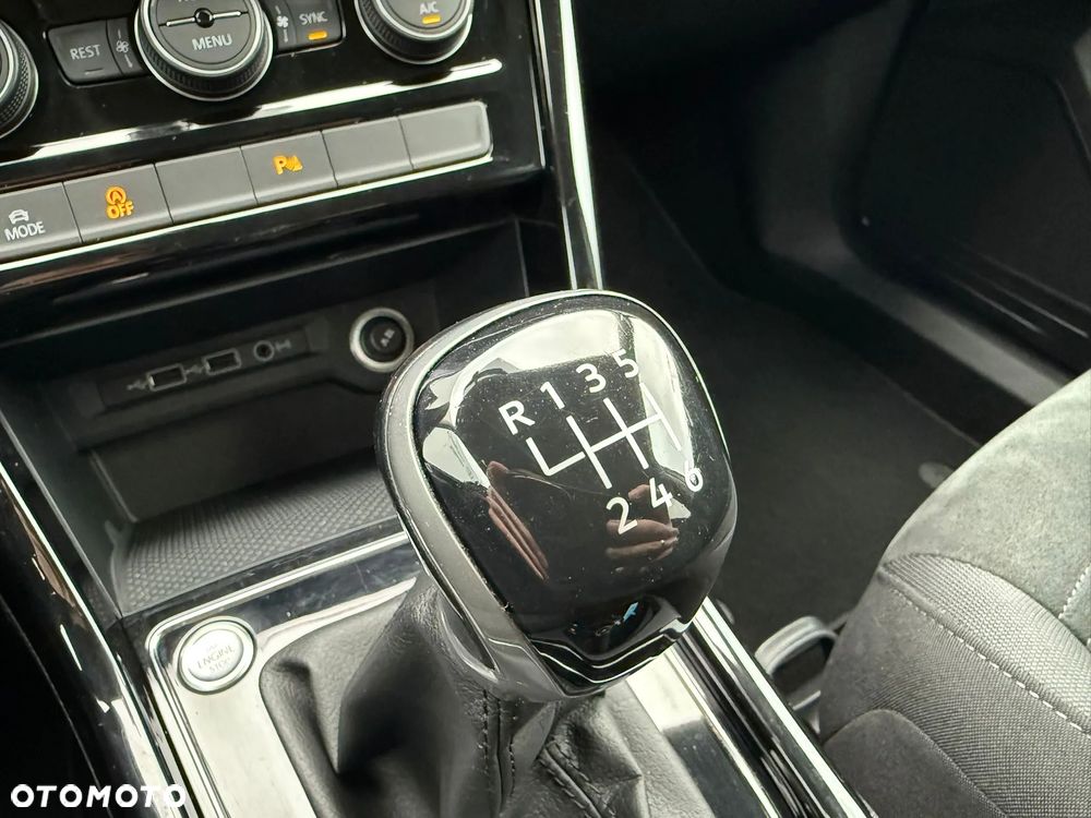 Volkswagen Touran 1.5 TSI EVO Highline - 19