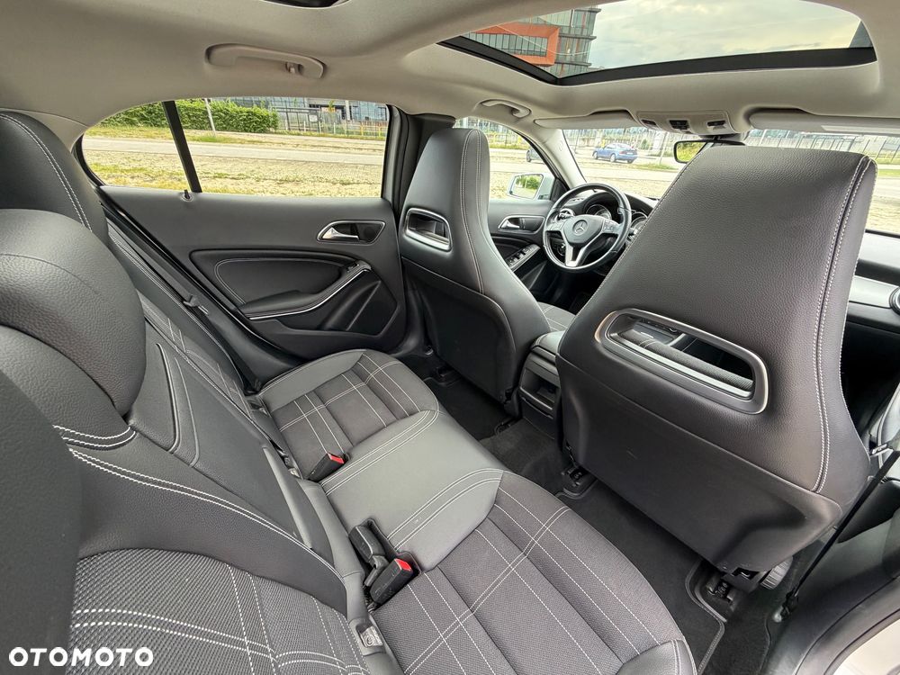 Mercedes-Benz GLA 200 7G-DCT Urban - 15
