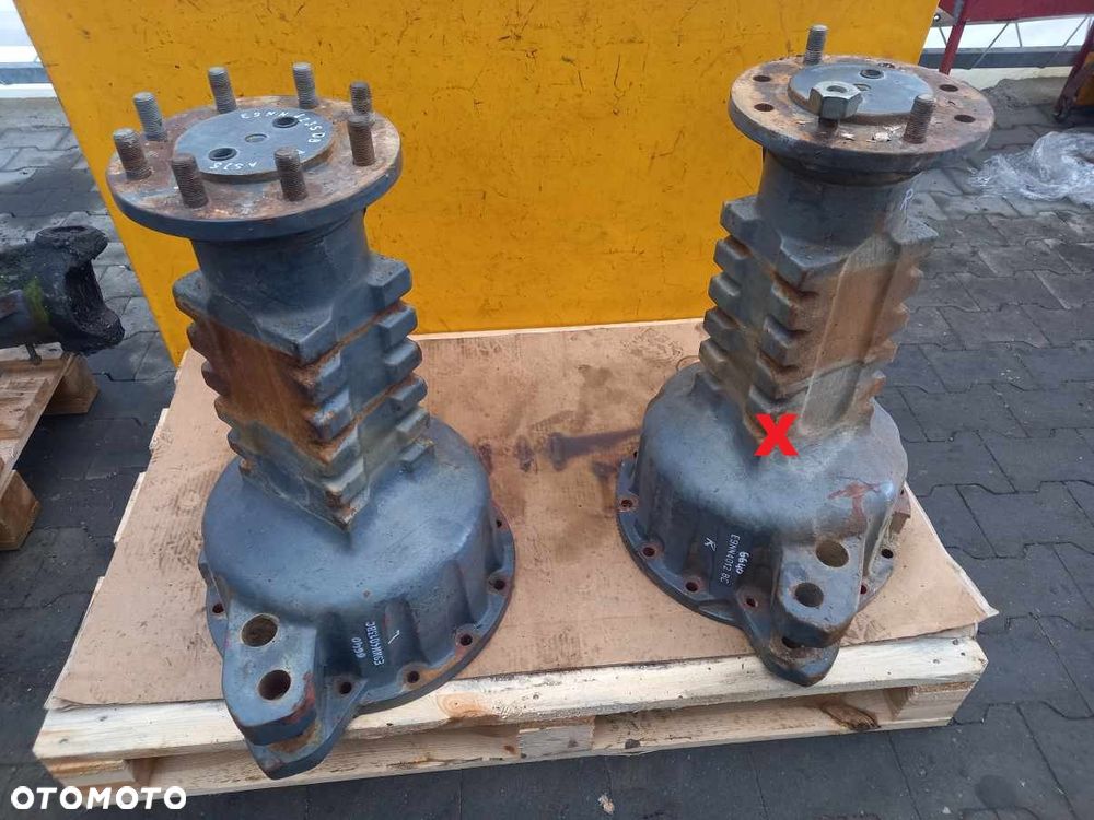 Zwolnica tylna lewa New Holland 6640 - 1