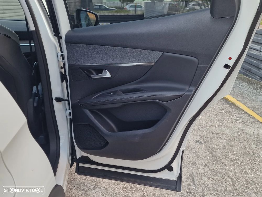 Peugeot 3008 PureTech 130 Stop & Start GPF Allure - 13