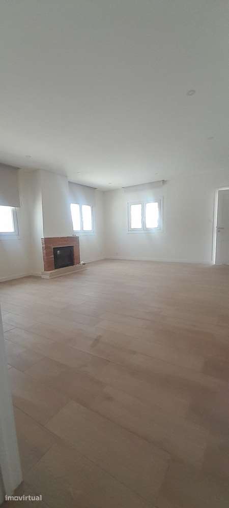 Moradia T3 isolada com jardim e garagem em Murtosa - Grande imagem: 4/8