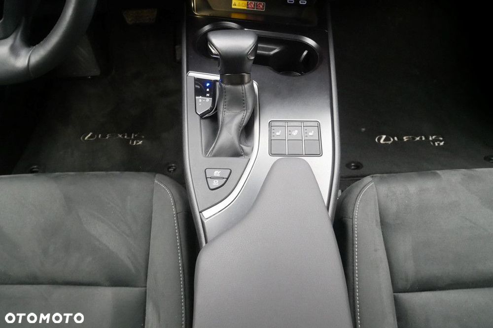 Lexus UX - 11