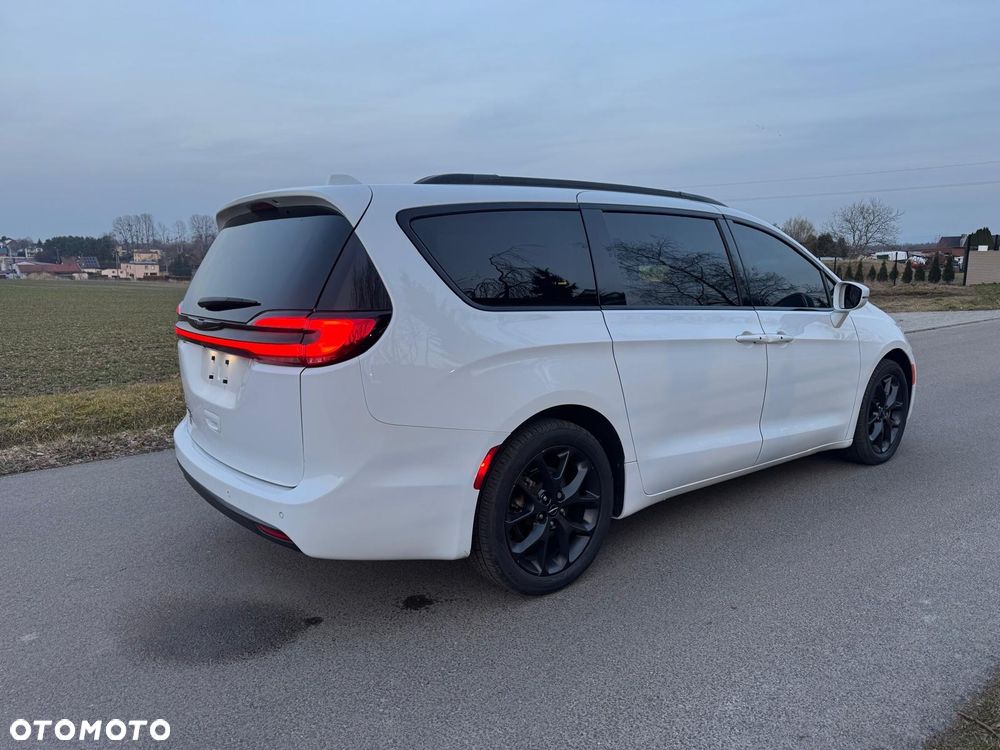 Chrysler Pacifica - 8