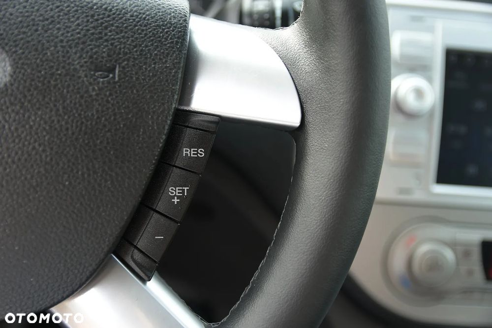 Ford Kuga - 30