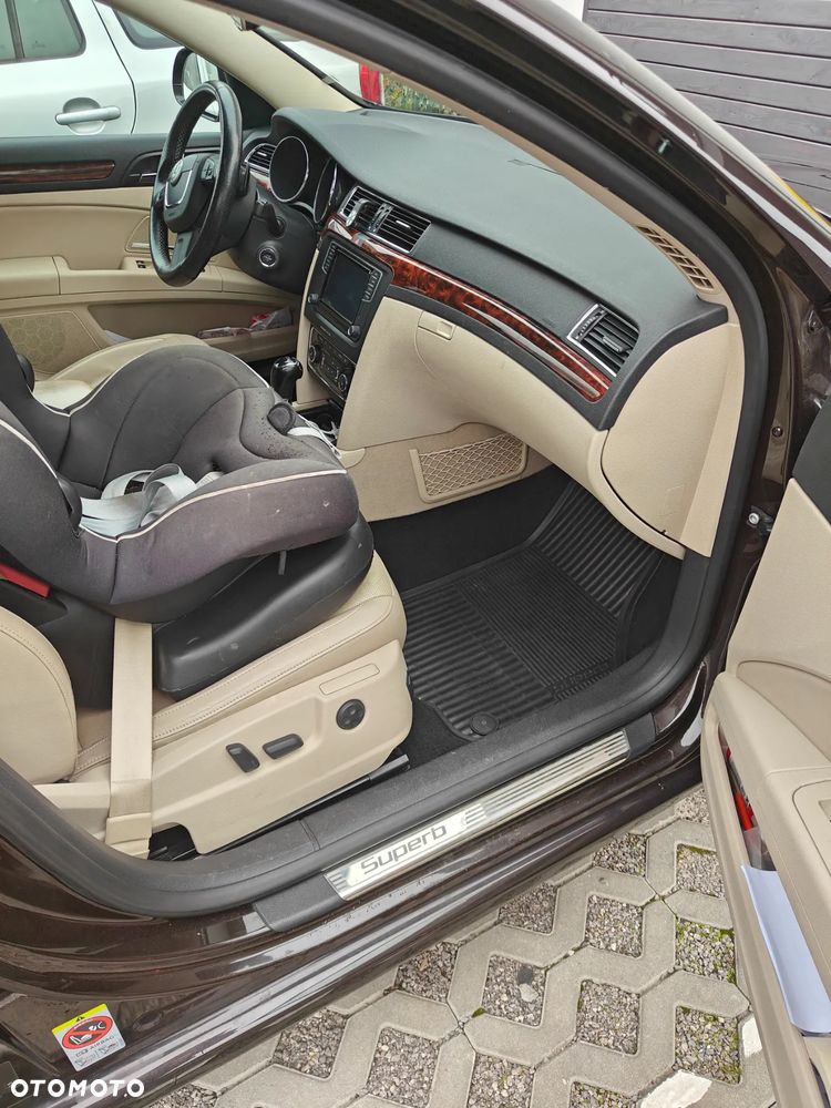 Skoda Superb 2.0 TDI Elegance DSG - 9