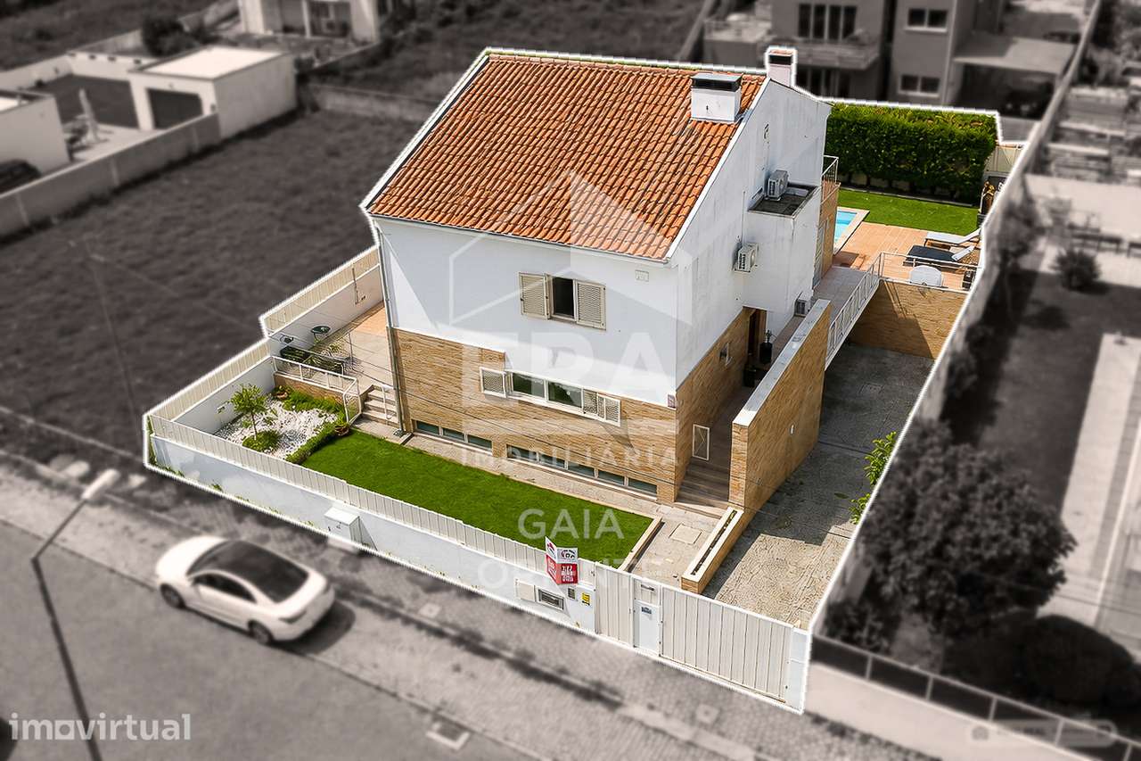 Moradia T3 com Piscina e Jardim em Olival - Grande imagem: 4/43
