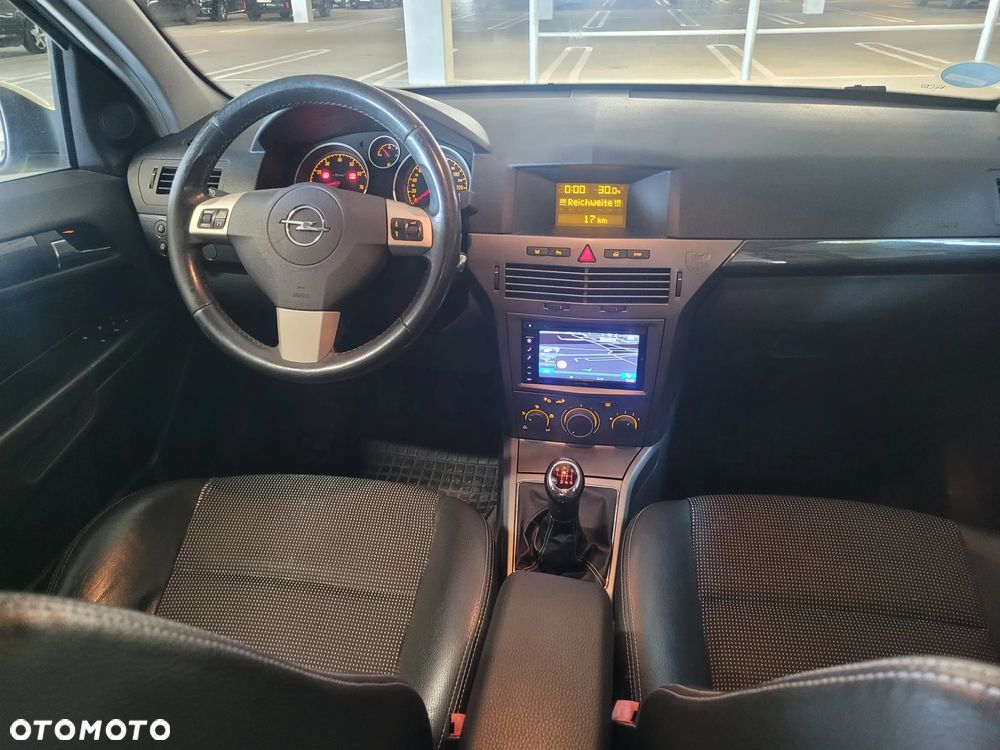 Opel Astra 2.0 Turbo Cosmo - 11