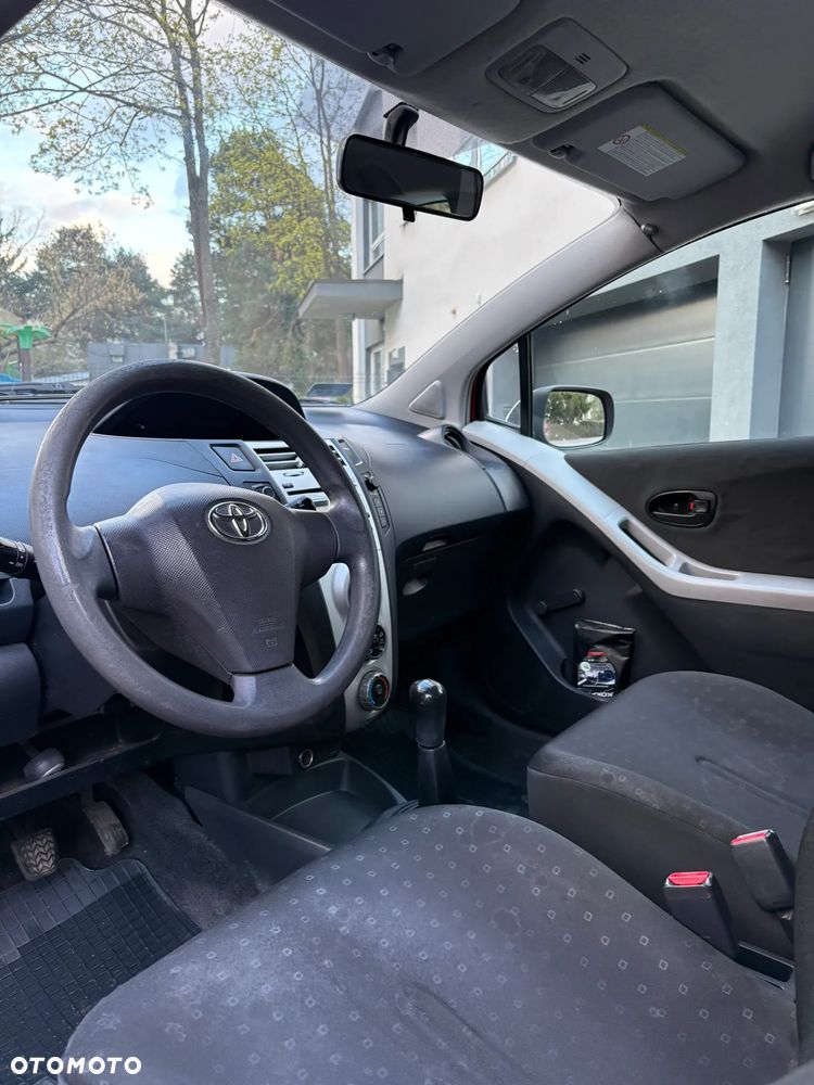 Toyota Yaris 1.0 Luna A/C - 11