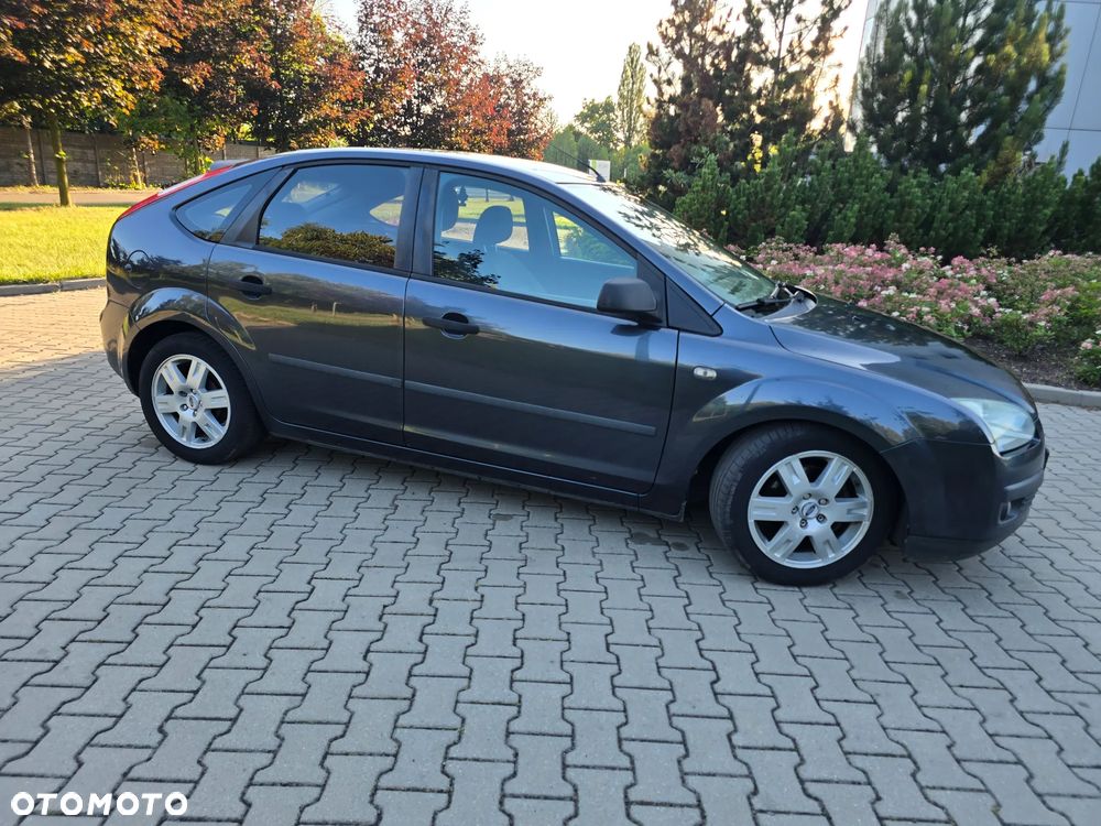 Ford Focus 1.6 Ambiente - 25