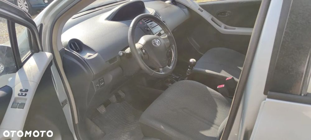 Toyota Yaris 1.3 VVT-i Sol - 13
