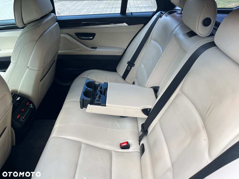 BMW Seria 5 525d xDrive - 25