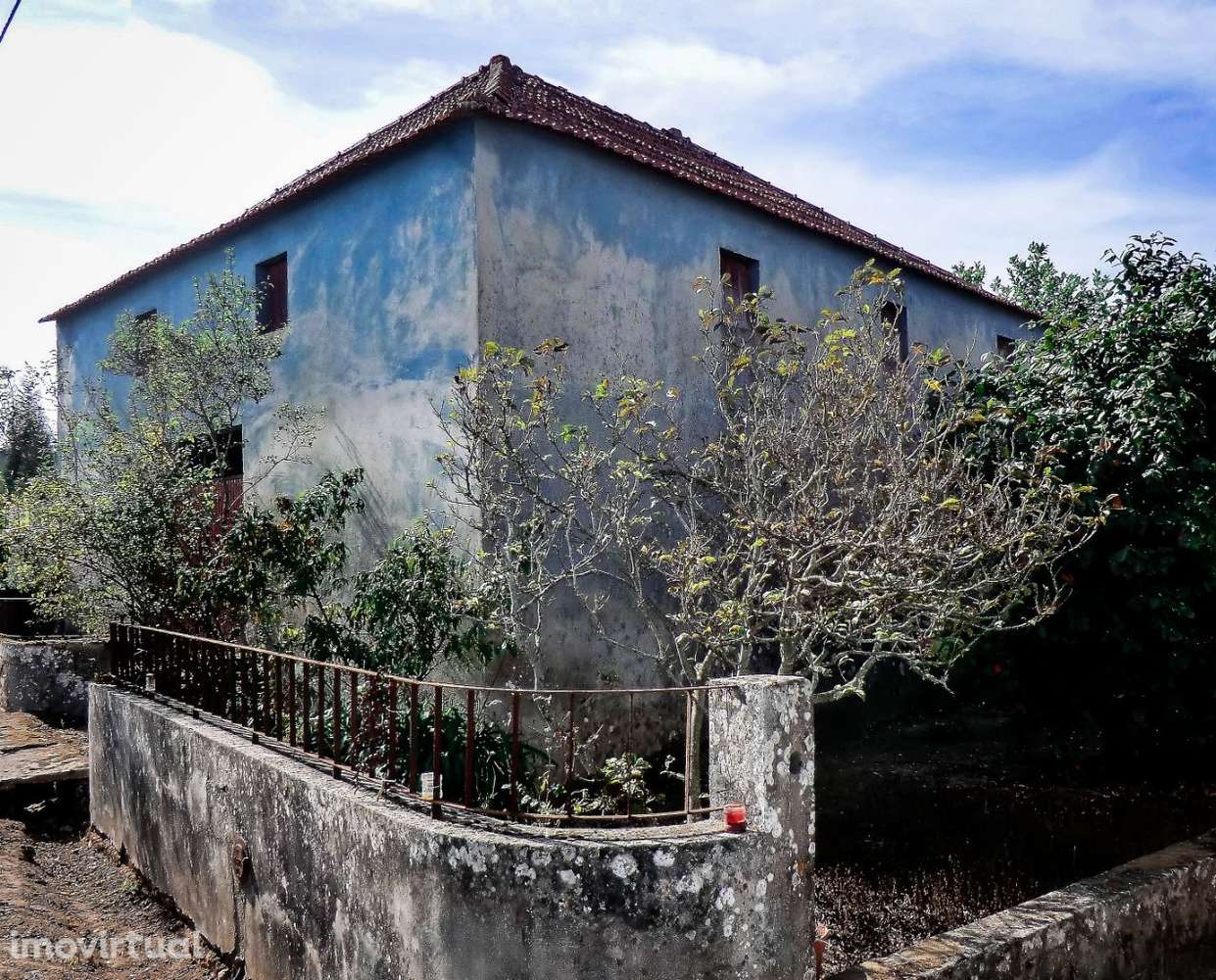 Adega ampla de rés do chão e sótão, Melada, Vilarinho do Bairro - Grande imagem: 2/6