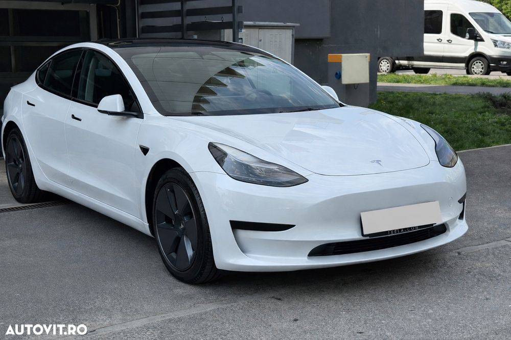 Tesla Model 3 - 3