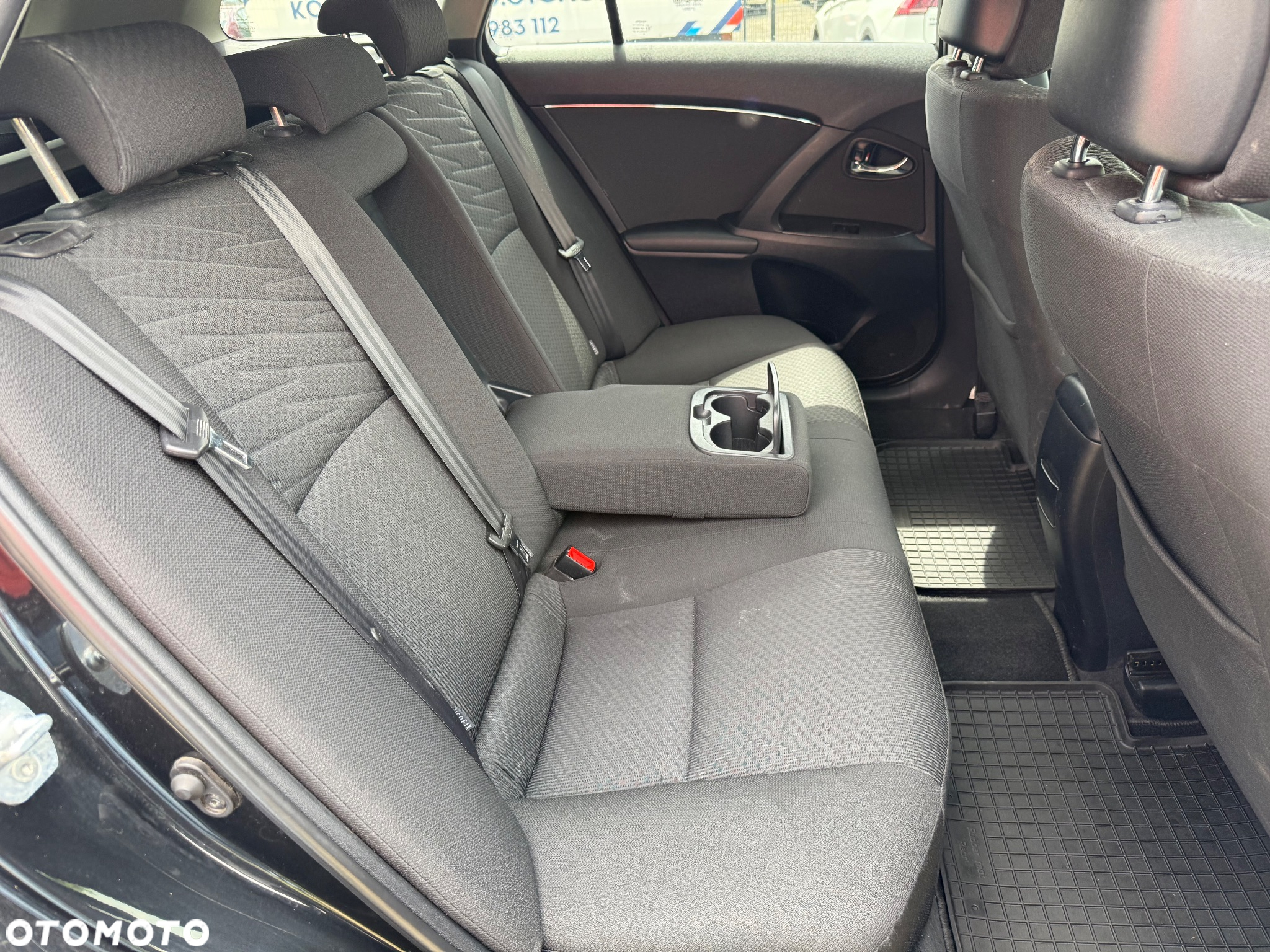 Toyota Avensis 2.2 D-4D Executive - 24