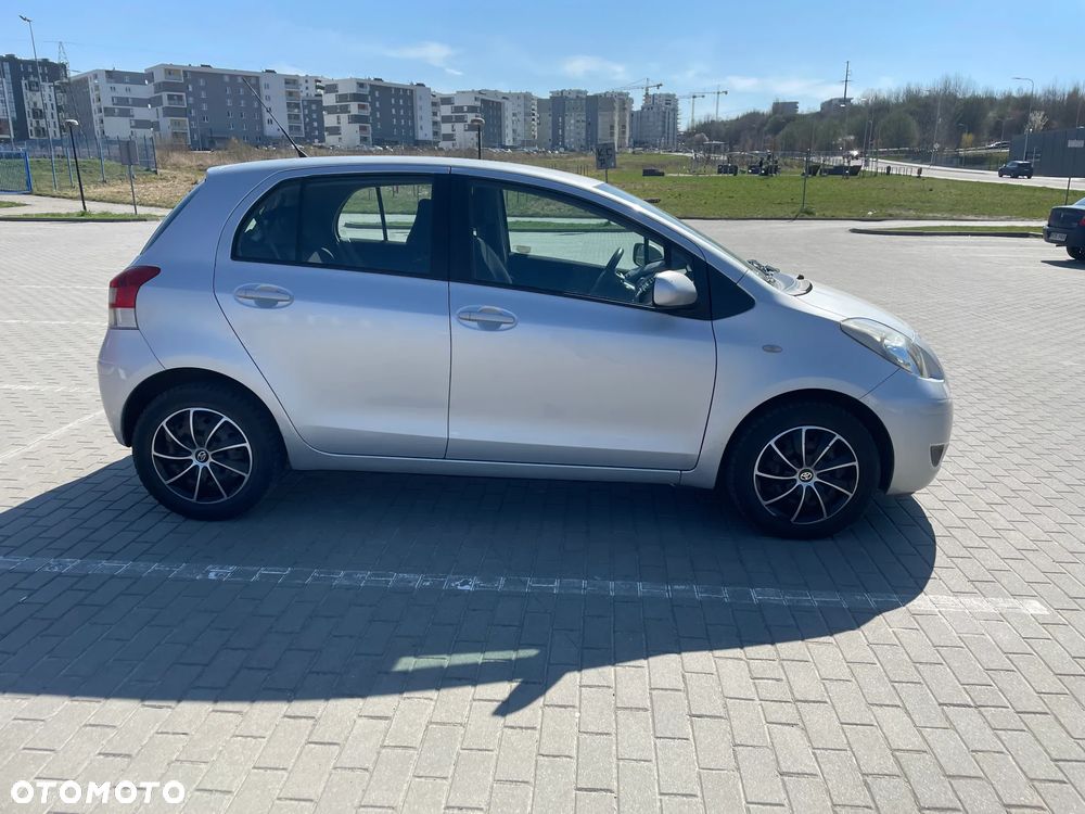 Toyota Yaris 1.33 Premium - 4
