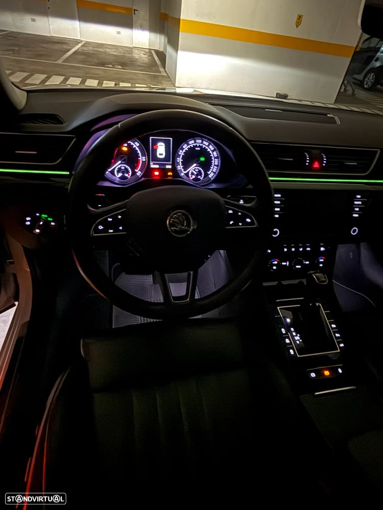 Skoda Superb Break 2.0 TDI Laurin&Klement DSG - 25