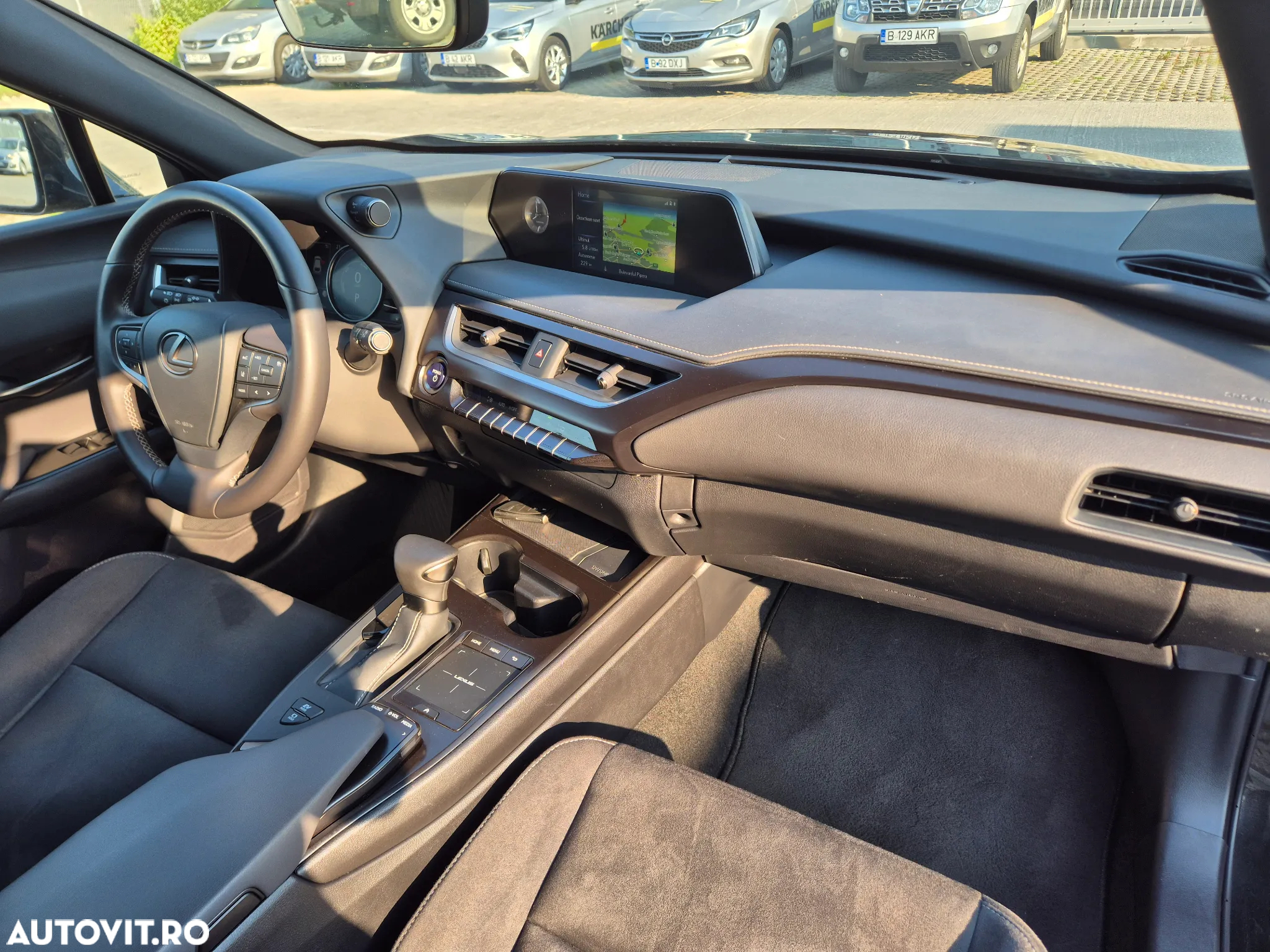 Lexus UX 250h Business Edition - 31