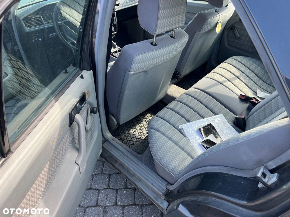 Mercedes-Benz W201 (190) - 16