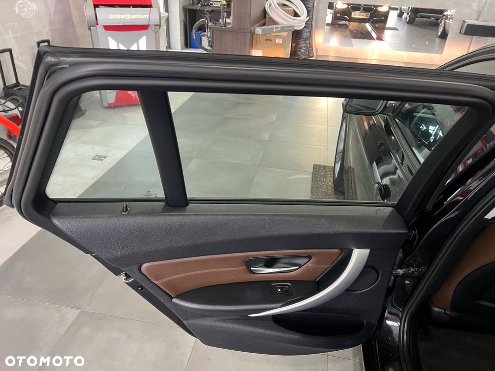 BMW Seria 3 320d Luxury Line - 16