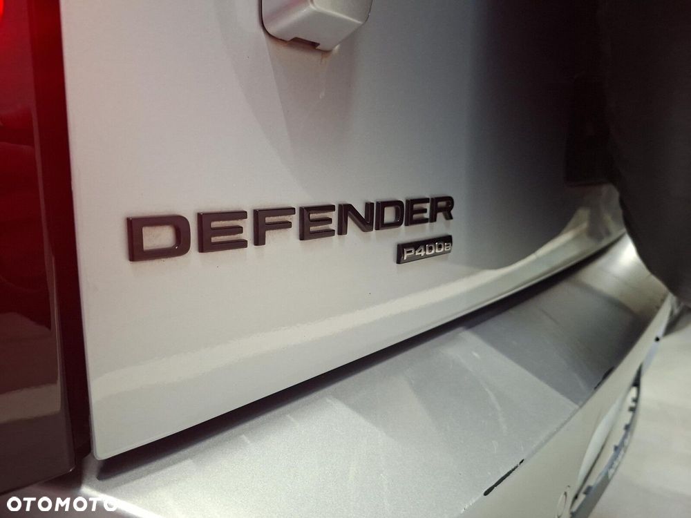 Land Rover Defender - 19