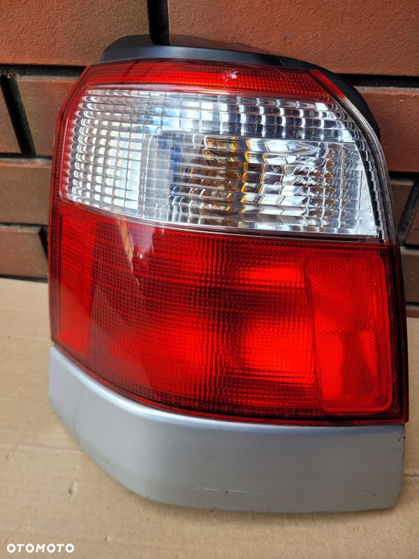 FORESTER I SF LIFT LAMPA TYŁ LEWA ZEWNĘTRZNA - 2