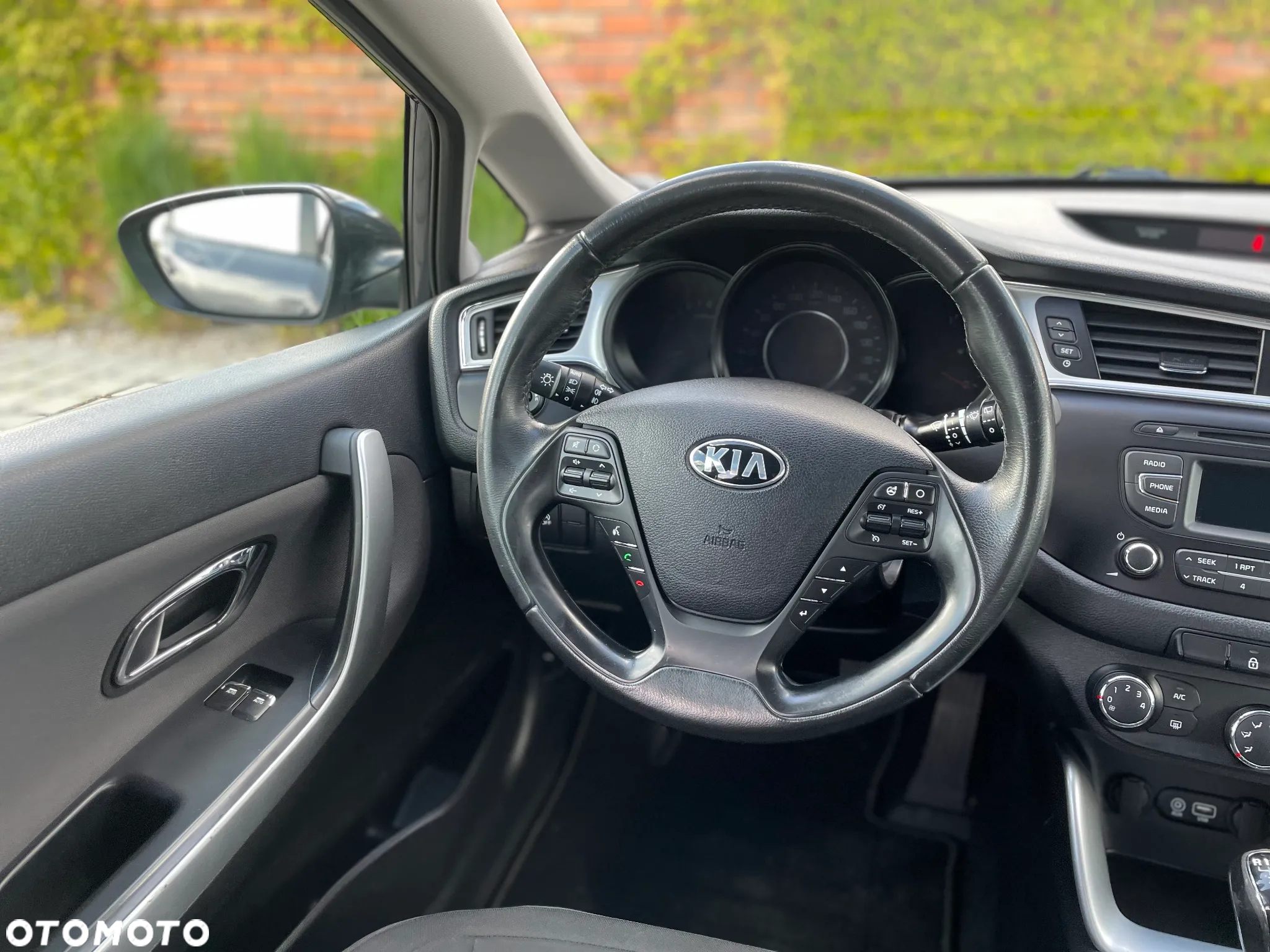 Kia Ceed - 16