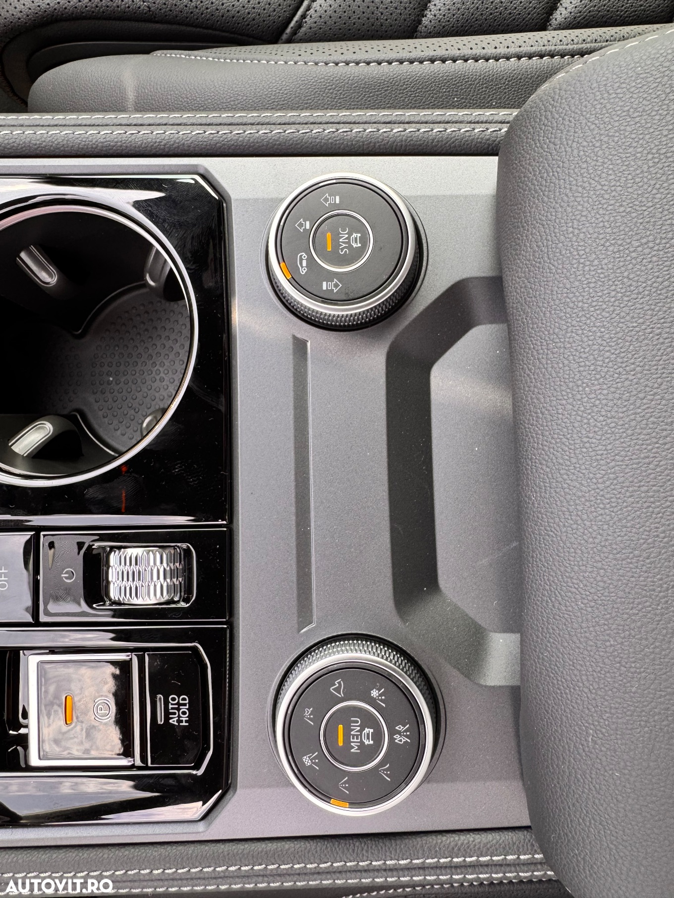 Volkswagen Touareg V6 TDI 4MOTION R-Line - 25
