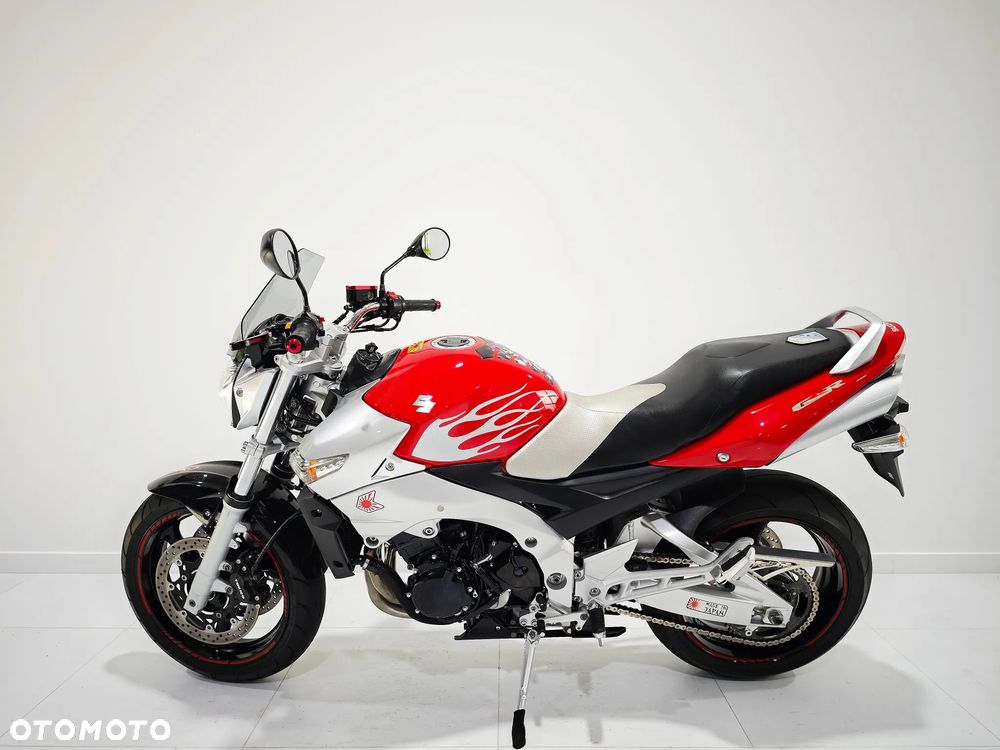 Suzuki GSR - 4