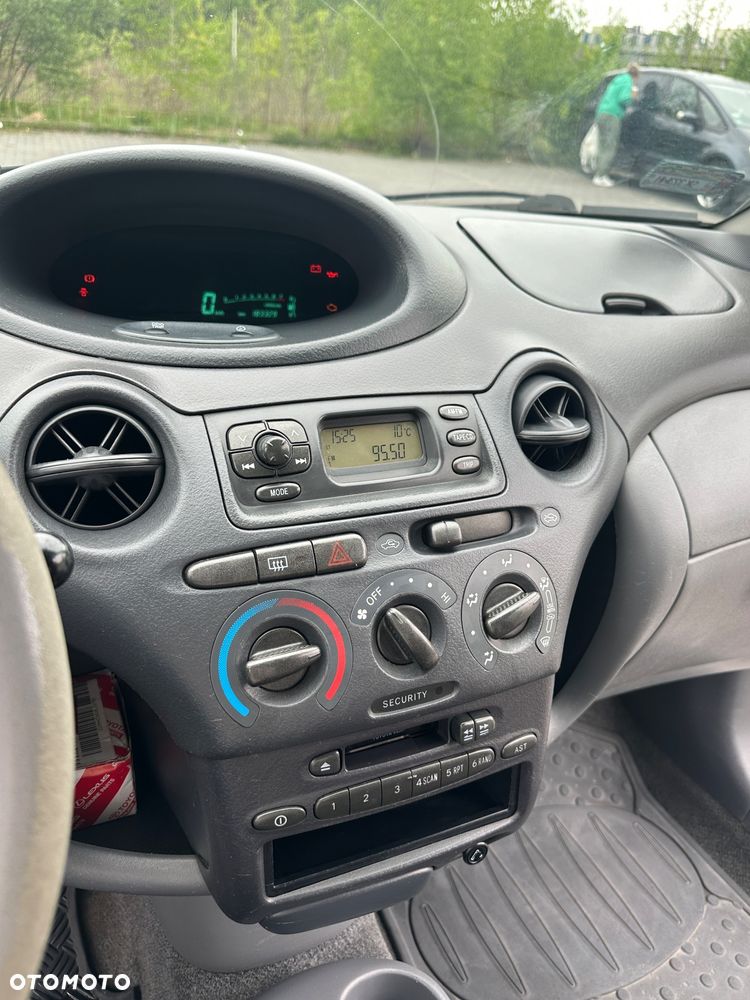 Toyota Yaris 1.0 Base - 6