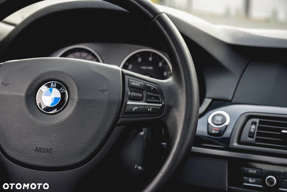 BMW Seria 5 520i - 34