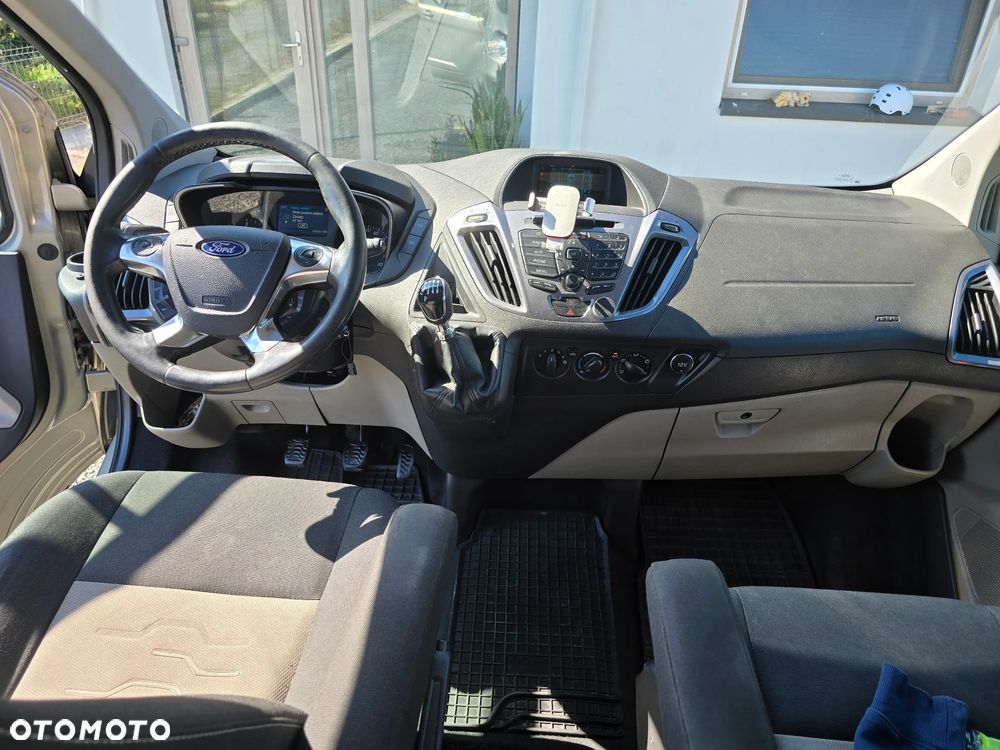 Ford Tourneo Custom - 10