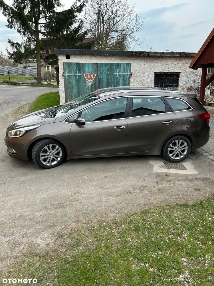 Kia Ceed 1.6 CRDi 128 Dream Team Edition - 2