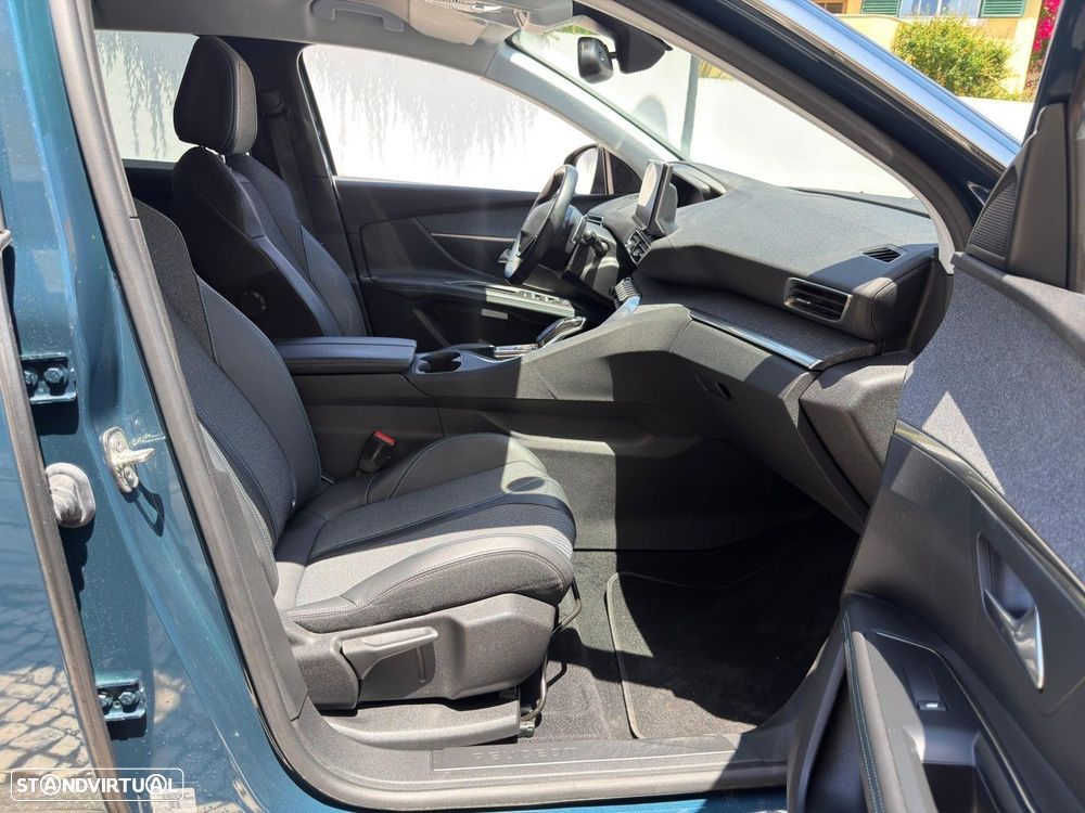 Peugeot 3008 1.2 PureTech Allure Pack EAT8 - 17