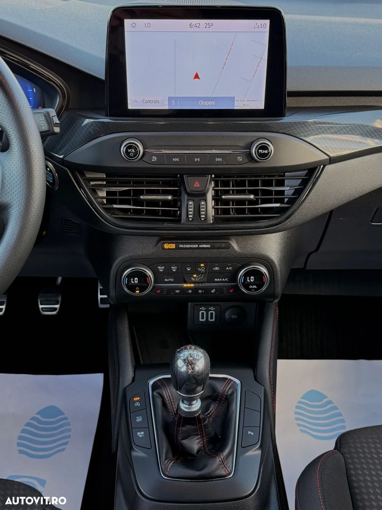 Ford Focus 1.0 EcoBoost MHEV ST-Line - 9