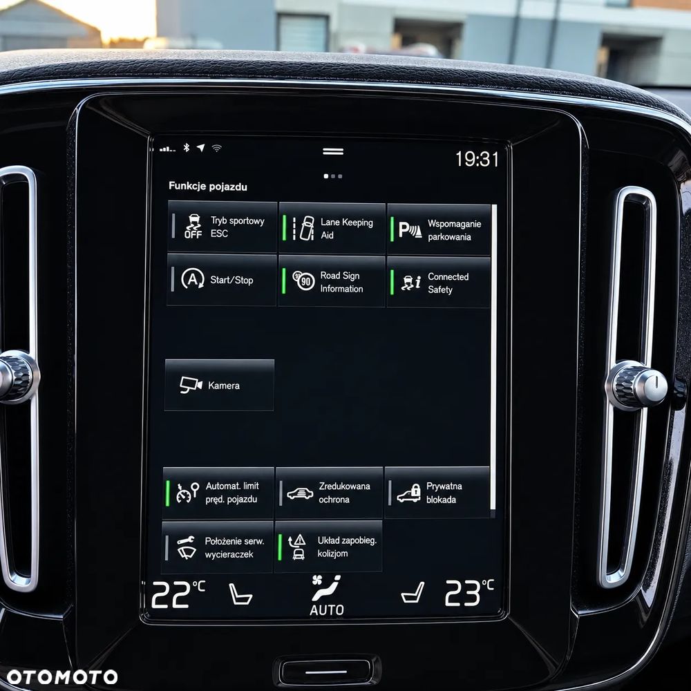 Volvo XC 40 T3 Momentum Pro - 33