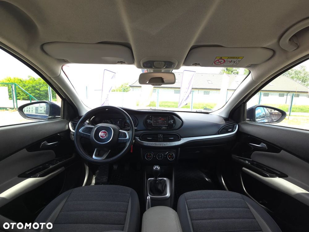 Fiat Tipo 1.6 MultiJet 16v Lounge - 32
