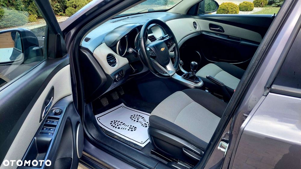 Chevrolet Cruze 1.8 LS - 25