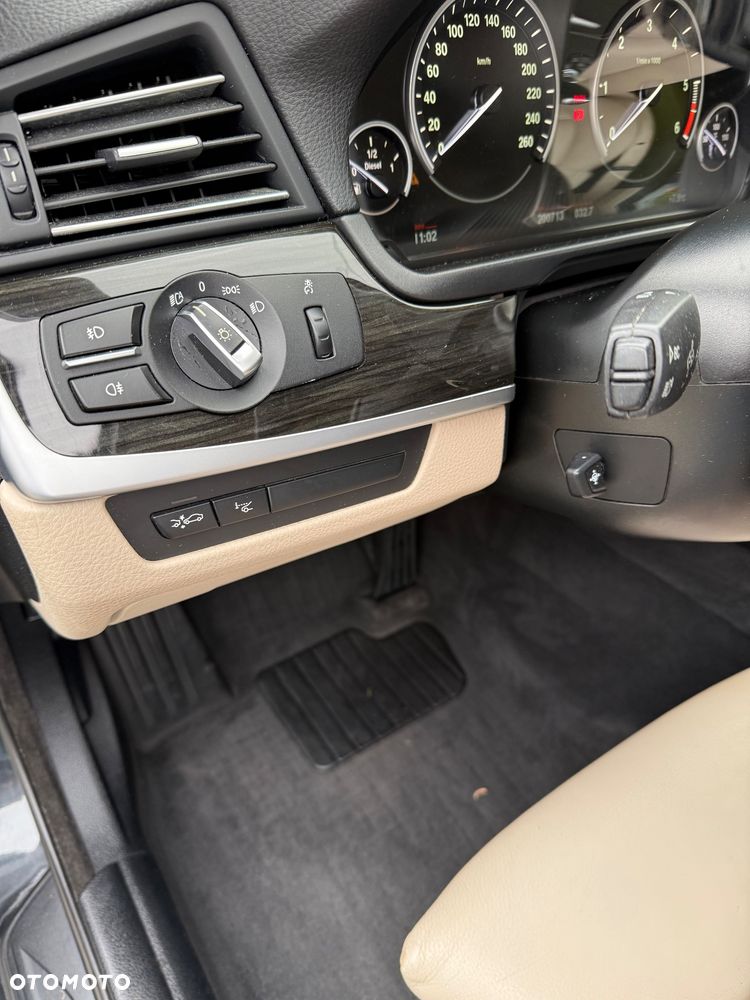 BMW Seria 5 525d xDrive - 5