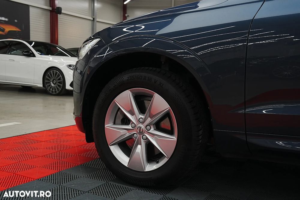 Volvo XC 60 B4 D AWD Geartronic Momentum Pro - 23