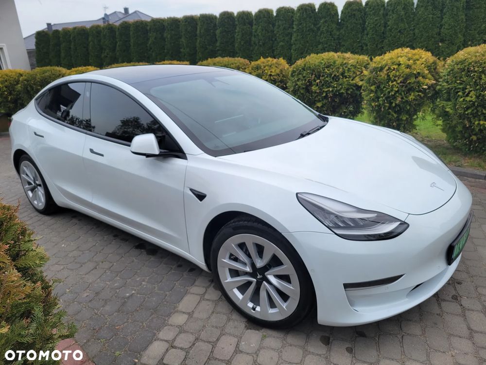 Tesla Model 3 - 4