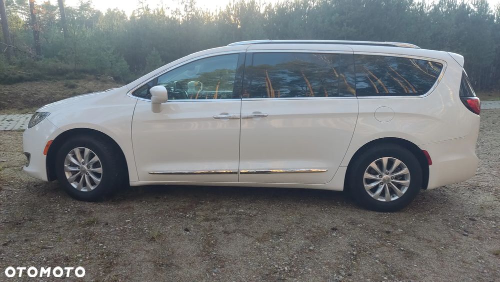 Chrysler Pacifica - 6