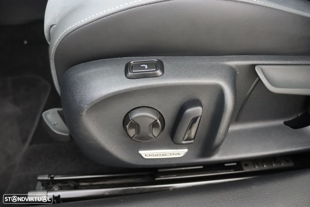 VW Passat Variant 2.0 TDI Business DSG - 17